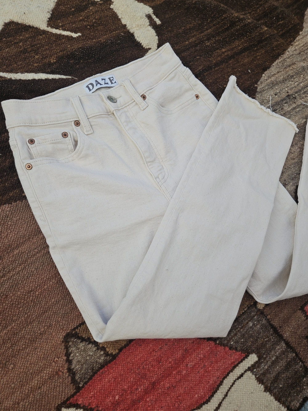 Women's Daze Denim Ecru Cropped Flare Jeans Size 26 Raw Hem High Rise Stretch